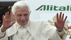 Pape� p�i odletu z Británie